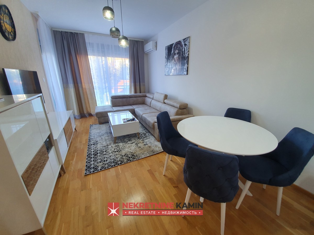 Jednosoban stan u zgradi na kružnom toku, Bečići